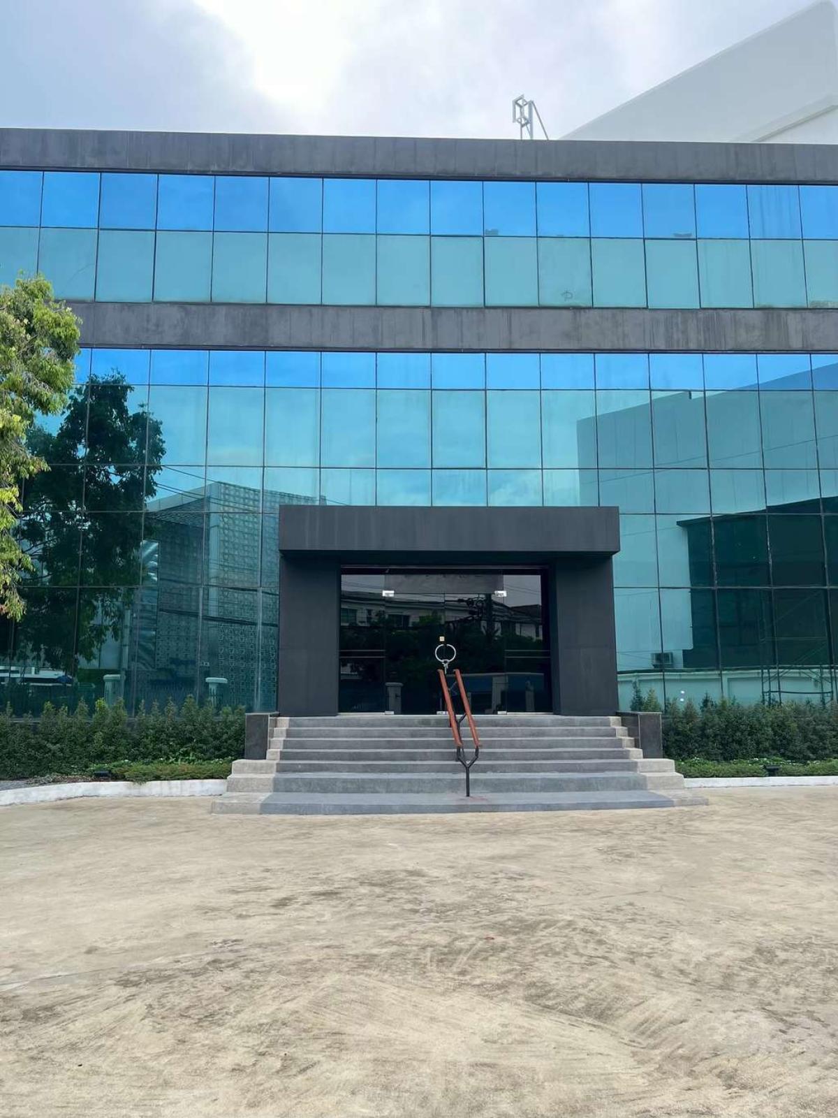 อาคารสำนักงานพร้อมโกดัง กรุงเทพกรีฑา ซอย 7 / 4 ชั้น (ให้เช่า), Office building with warehouse, Bangkok Kreetha Soi 7. / 4 Storey (FOR RENT) BZD237
