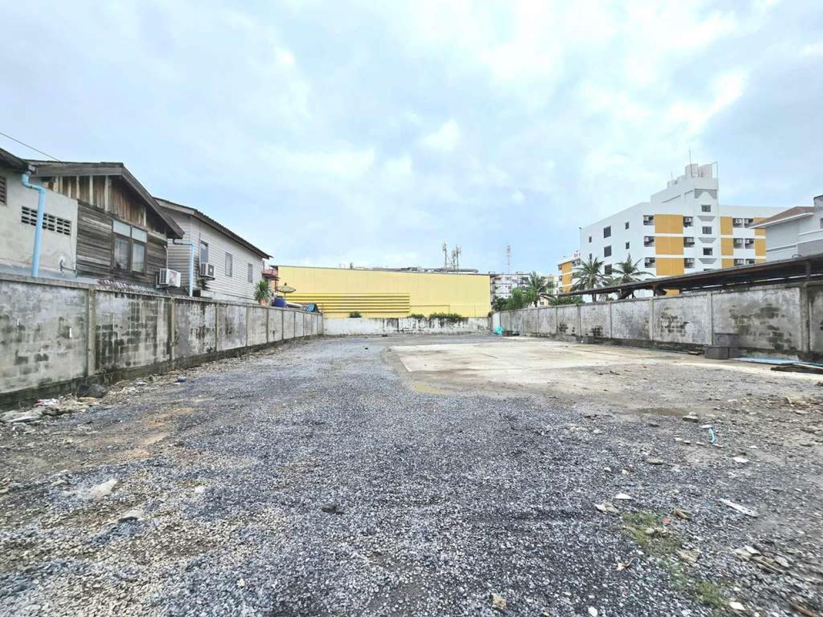 ที่ดิน ซอยศรีนครินทร์ 42 / 200 ตร.วา (ให้เช่า), Land plot in Soi Srinakarin 42 / 200 Square Wa (FOR RENT) GNG208