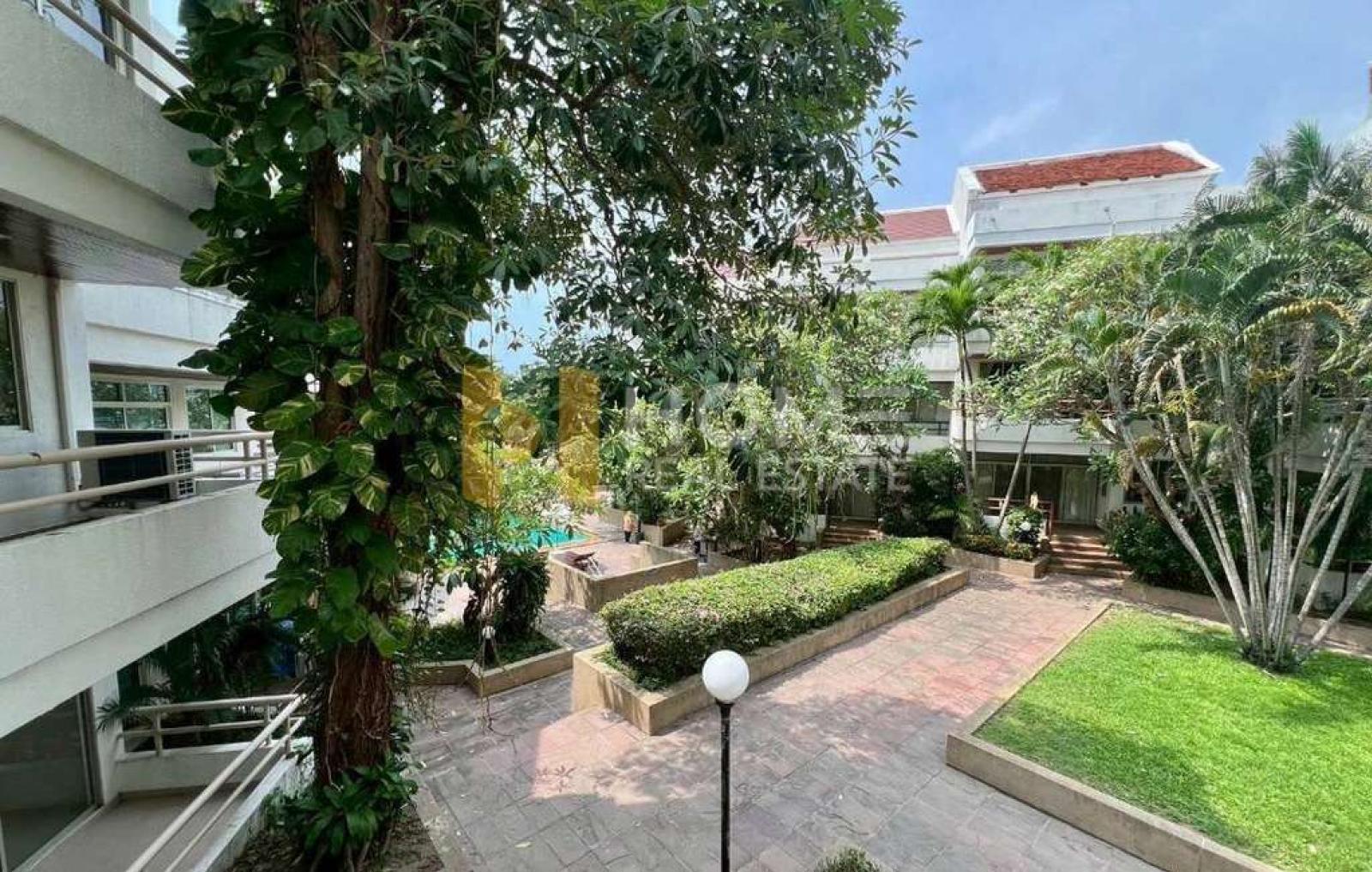 ทาวน์เฮ้าติดทะเล ศรีราชา / 4 ห้องนอน (ขาย), Townhouse by the sea Sriracha / 4 Bedrooms (FOR SALE) YEAN238