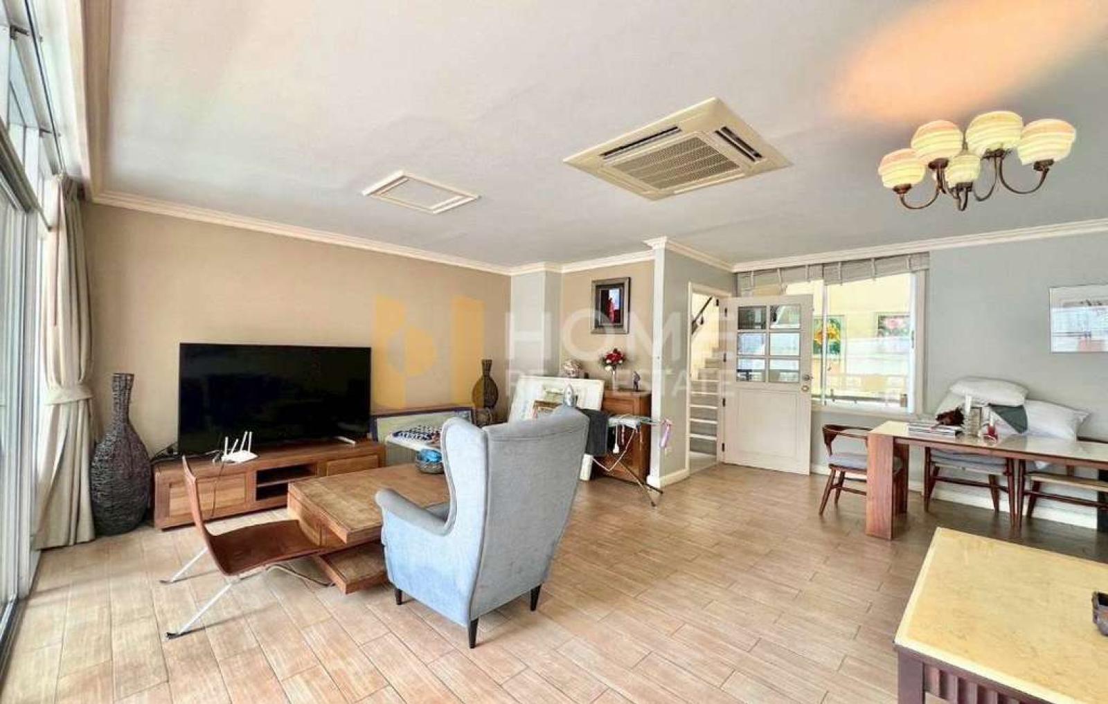 ทาวน์เฮ้าติดทะเล ศรีราชา / 4 ห้องนอน (ขาย), Townhouse by the sea Sriracha / 4 Bedrooms (FOR SALE) YEAN238