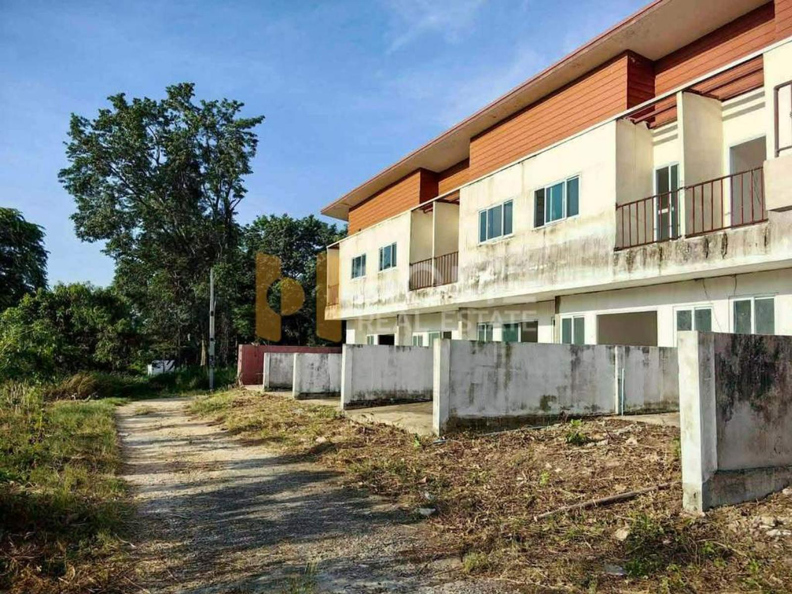 ทาวน์โฮม 2 ชั้น 6 คูหา ถนนเก้ากิโล ศรีราชา / 2 ชั้น (ขาย), Six 2-story townhouses on Khao Kilom Road, Sriracha / 2 Storey (FOR SALE) YEAN230