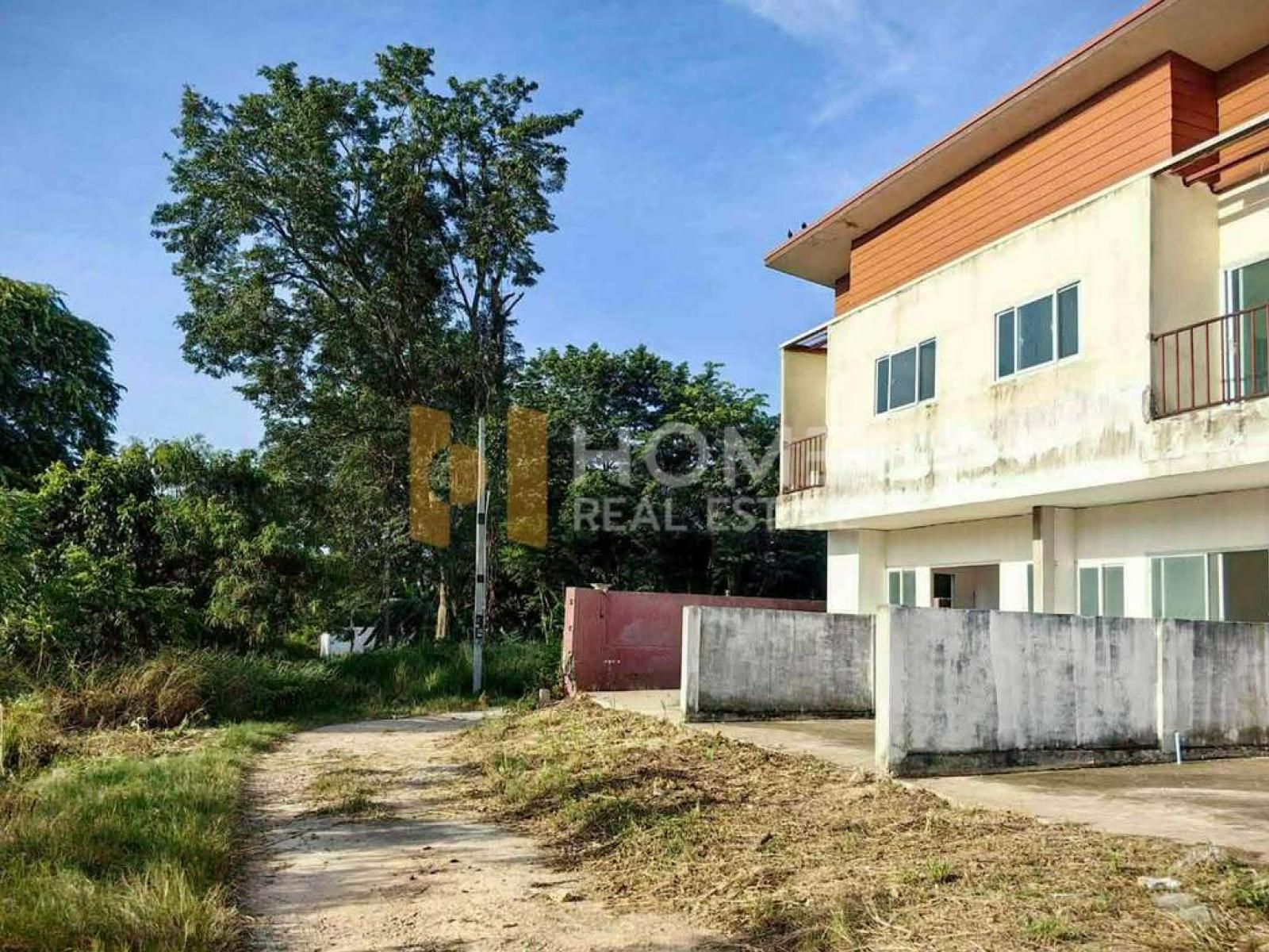 ทาวน์โฮม 2 ชั้น 6 คูหา ถนนเก้ากิโล ศรีราชา / 2 ชั้น (ขาย), Six 2-story townhouses on Khao Kilom Road, Sriracha / 2 Storey (FOR SALE) YEAN230