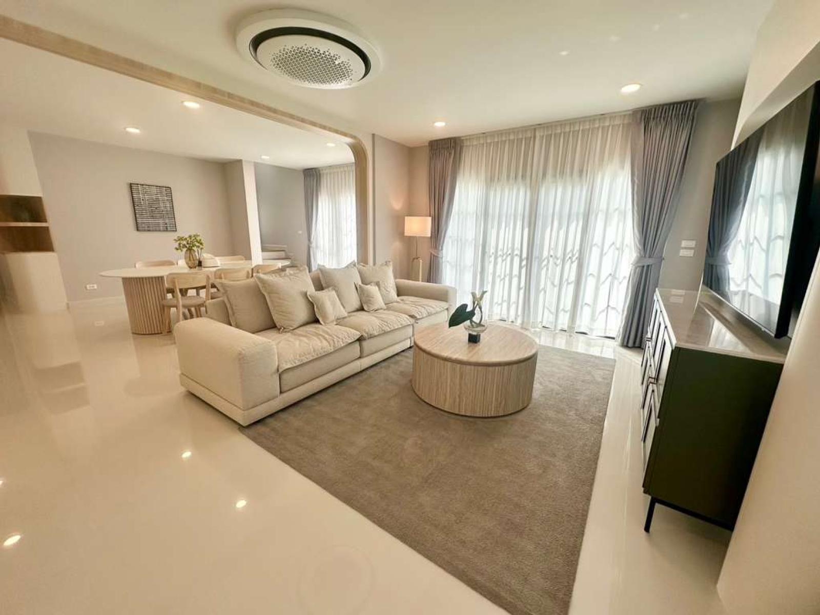 เซนโทร บางนา / 4 ห้องนอน (ขายพร้อมผู้เช่า), Centro Bangna / 4 Bedrooms (SALE WITH TENANT) DA066