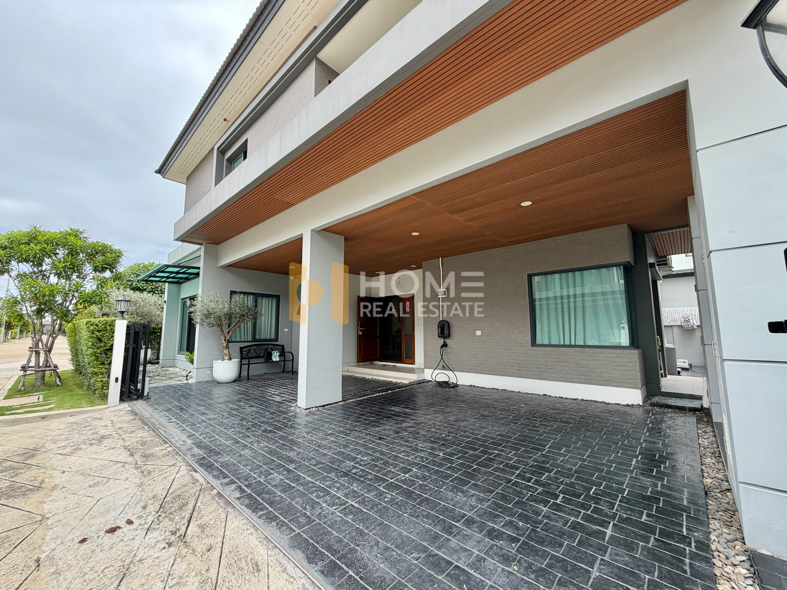 เซนโทร พหลฯ - วิภาวดี 2 / 4 ห้องนอน (ขาย), Centro Phahol - Vibhavadi 2 / 4 Bedrooms (FOR SALE) BNS159