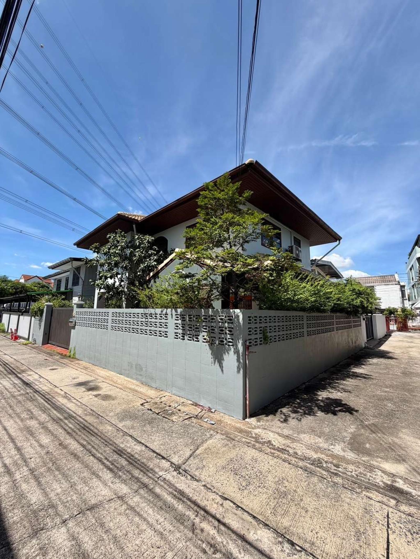 บ้านเดี่ยว 2 ชั้น - ประชาชื่น 41 / 4 ห้องนอน (ขาย), Two-story detached house - Prachachuen 41 / 4 Bedrooms (FOR SALE) BNS192