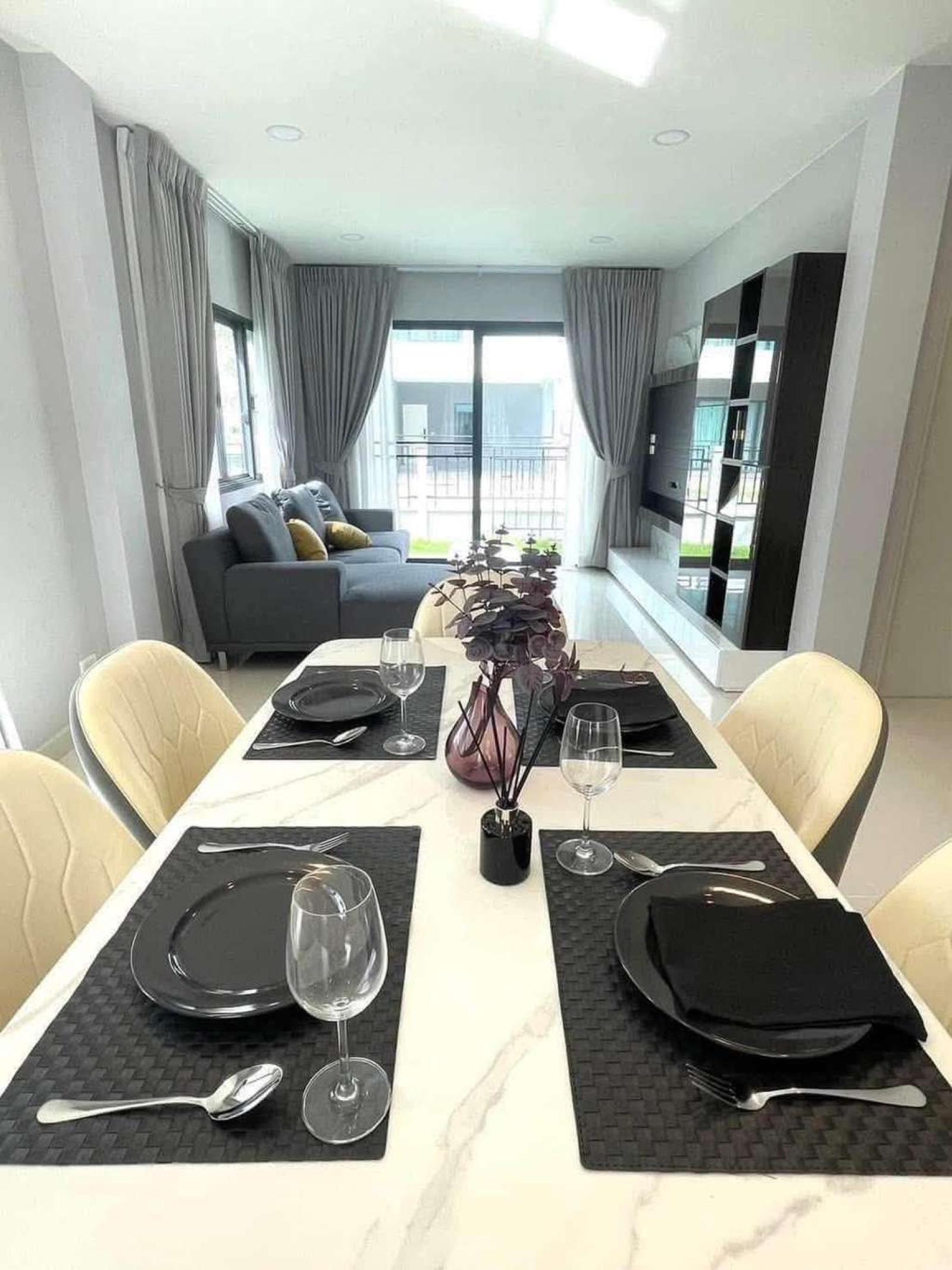 เซนโทร บางนา / 3 ห้องนอน (ให้เช่า), Centro Bangna / 3 Bedrooms (FOR RENT) DA085
