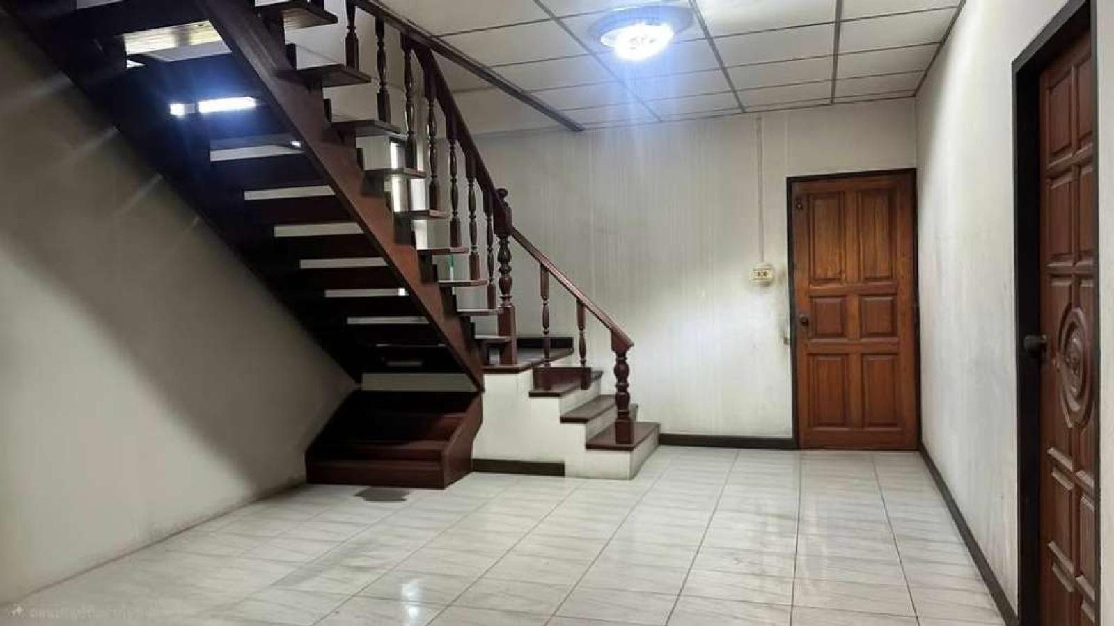 บ้านเดี่ยว เฉลิมพระเกียรติร.๙ ซอย7 / 3 ห้องนอน (ขาย), House Chalerm Phra Kiat R.9 Soi 7 / 3 Bedrooms (FOR SALE) POON291