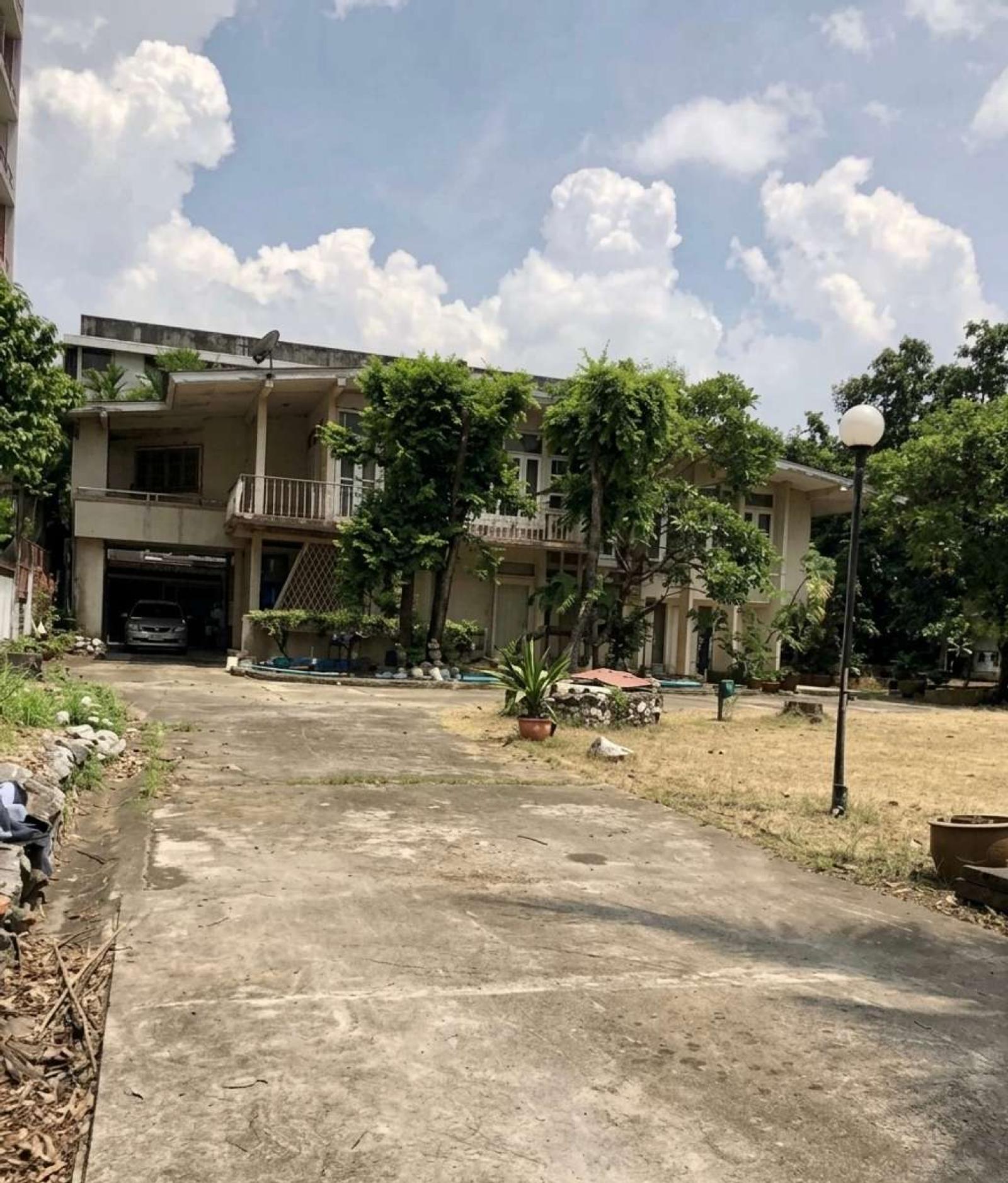 ที่ดินเปล่า บีทีเอส สนามเป้า / 306.2 ตร.วา (ขาย), Vacant land near BTS Sanam Pao station. / 306.2 Square Wa (FOR SALE) BNS200