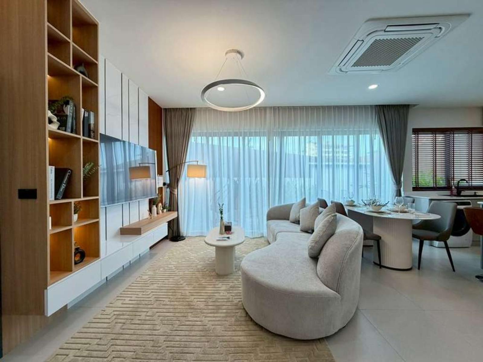 บ้านเดี่ยวสไตล์โมเดิร์นพร้อมสระว่ายน้ำส่วนตัว ทำเลดีเยี่ยมใจกลางเมืองพัทยา ซอยเฉลิมพระเกียรติ 10/1 / 3 ห้องนอน (ขาย), Modern style Single house Pool villa, Prime location in the heart of Central Pattaya Soi Chaloem Prakiat 10/1 / 3 Bedrooms (FOR SALE) KP1