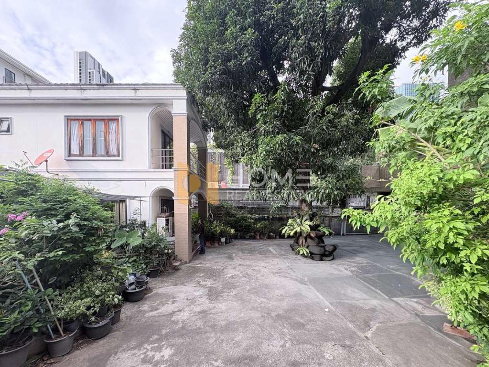 บ้านพร้อมที่ดิน ซอยพหลโยธิน5 / 148 ตร.วา (ขาย), House with land Soi Phahonyothin 5 / 148 Square Wa (FOR SALE) TPM446