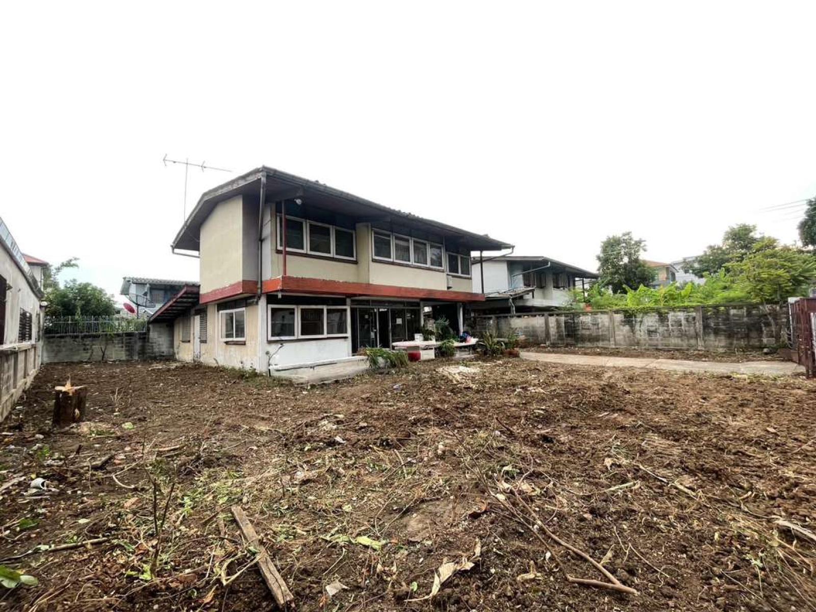 ที่ดินพร้อมสิ่งปลูกสร้าง พระราม 9 ซอย 51 / 116 ตร.วา (ขาย), Land with buildings, Rama 9 Soi 51 / 116 Square Wa (FOR SALE) BZD256
