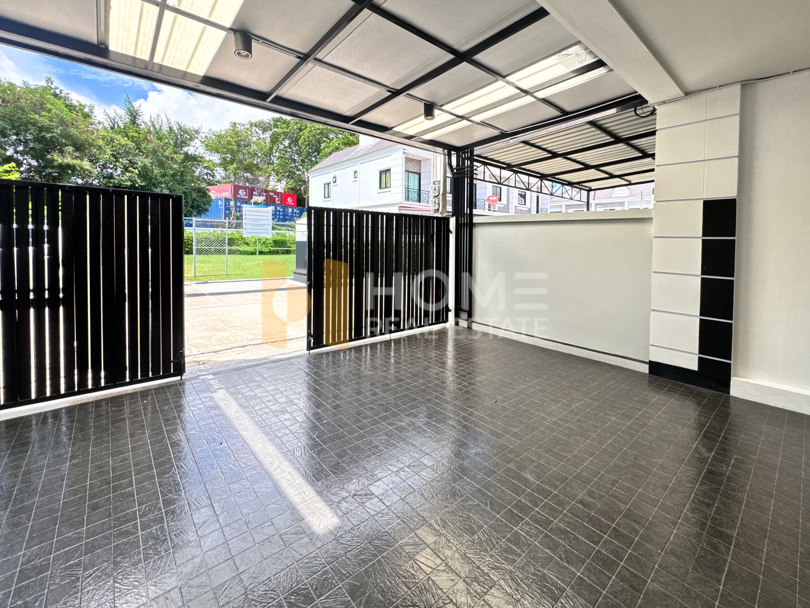 หลุดจอง! ใกล้นิคม แหลมฉบัง 🔥 แฮมป์ตัน สแควร์ 2 / 3 ห้องนอน (ขาย), Hampton Square 2 / 3 Bedrooms (FOR SALE) YEAN171