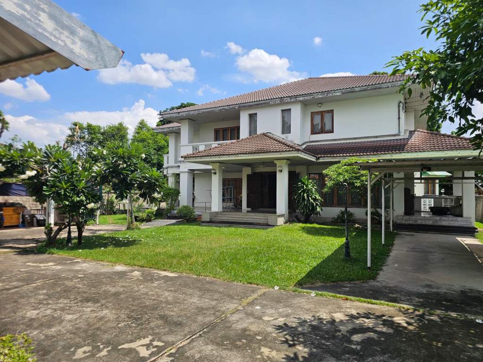 หมู่บ้าน ศรีนครพัฒนา 1 นวมินทร์ 24 / 8 ห้องนอน (ขาย), Sri Nakhon Phatthana 1 Village, Nawamin 24 / 8 Bedrooms (FOR SALE) TAN906