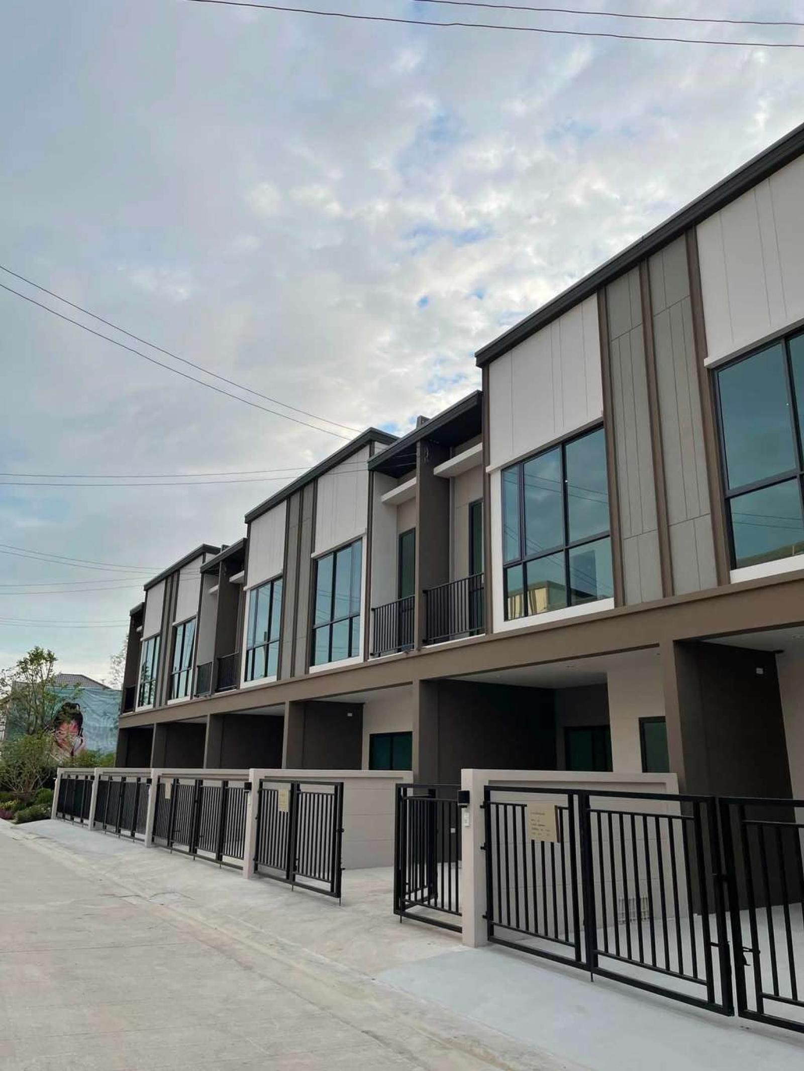 วี คอมพาวด์ บางนา - ศรีนครินทร์ / 3 ห้องนอน (ขาย), V COMPOUND BANGNA - SRINAKARIN / 3 Bedrooms (FOR SALE) DA124
