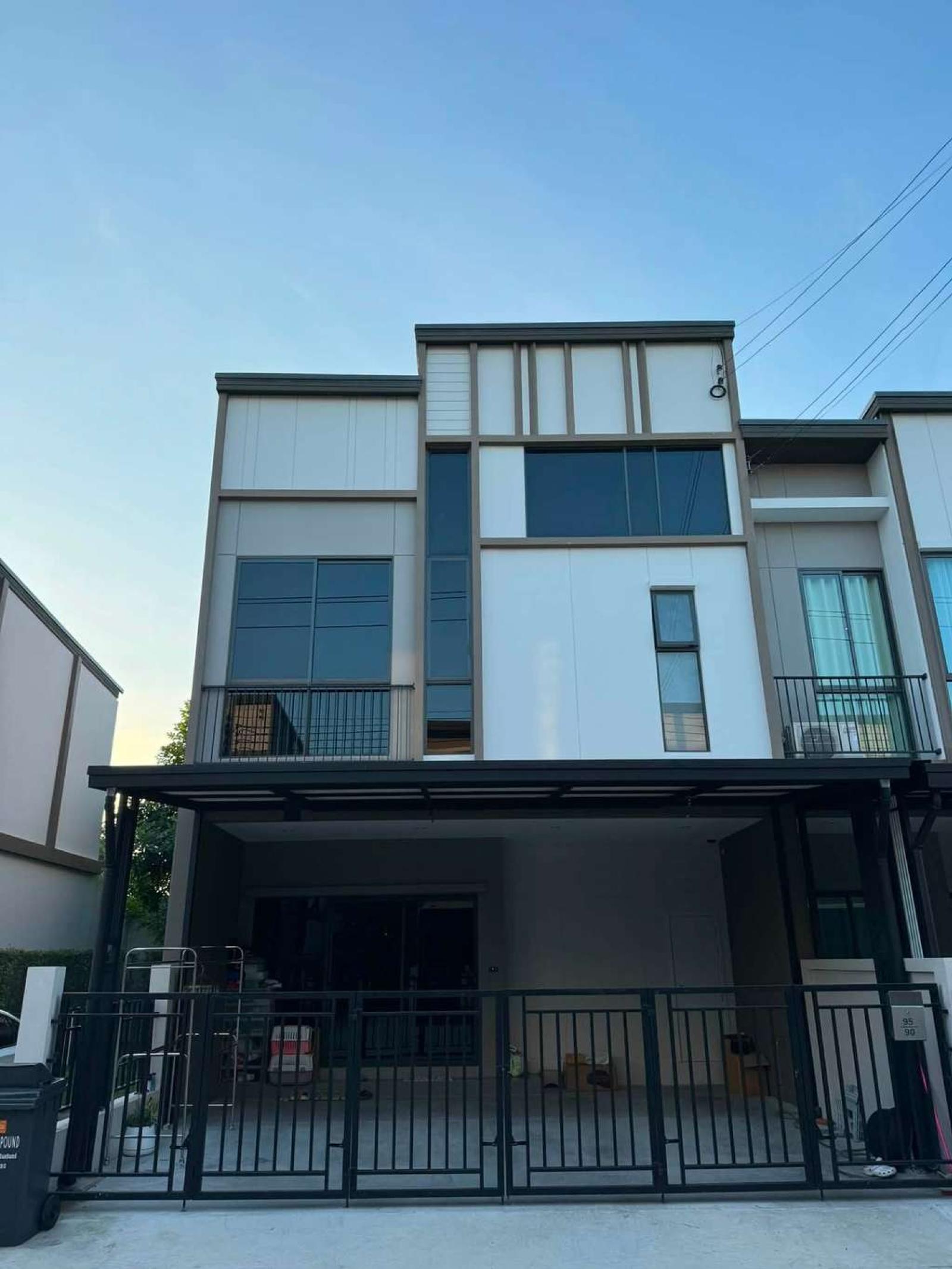 วี คอมพาวด์ บางนา - ศรีนครินทร์ / 3 ห้องนอน (ขาย), V COMPOUND BANGNA - SRINAKARIN / 3 Bedrooms (FOR SALE) DA124