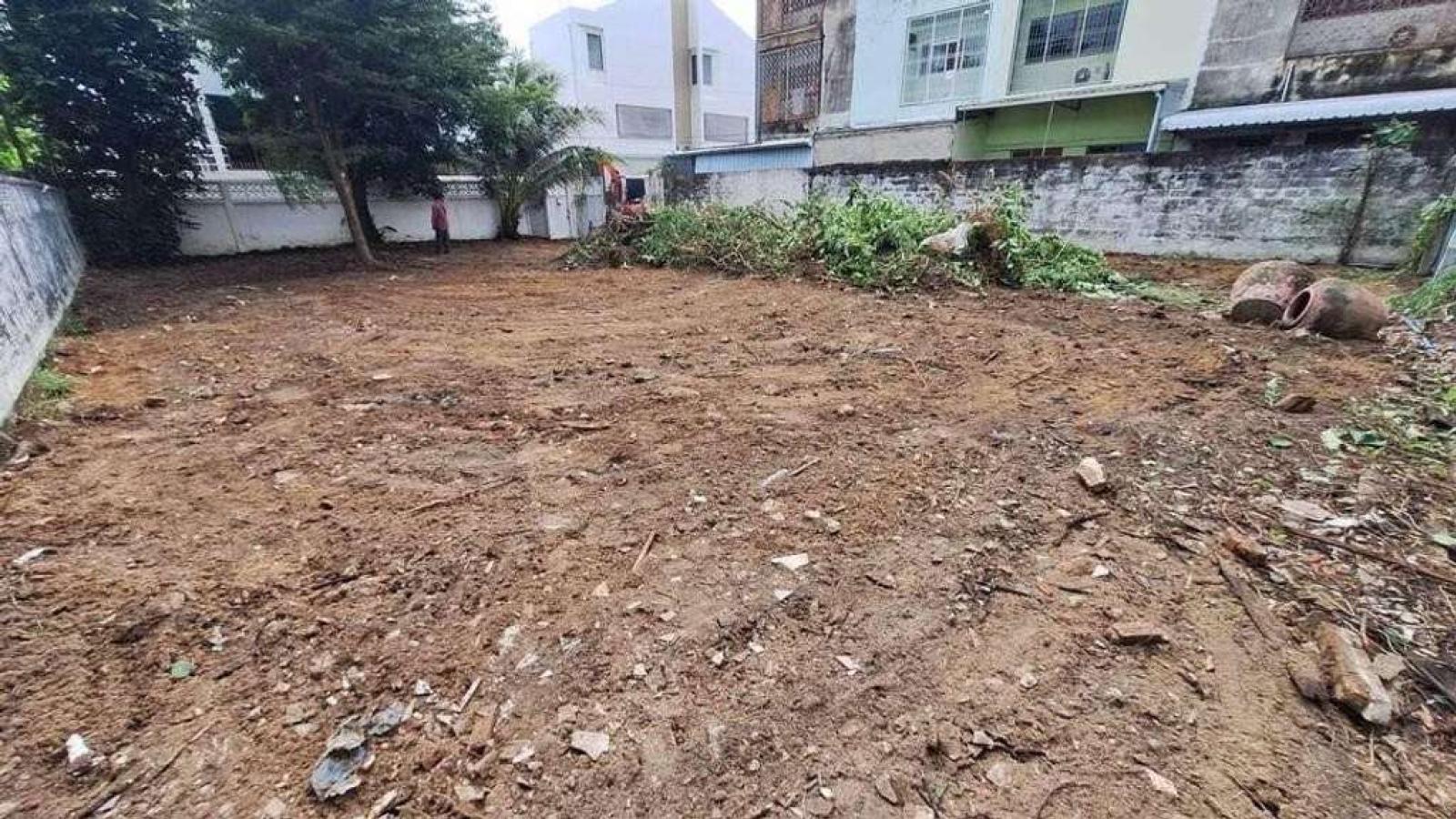 ที่ดินเปล่า 115 ตร.ว. ซอยปรีดีพนมยงค์15 แยก2/3 / 115 ตร.วา (ขาย), Vacant land, 115 sq.wa. Soi Pridi Phanomyong 15 Intersection 2/3. / 115 Square Wa (FOR SALE) GNG216