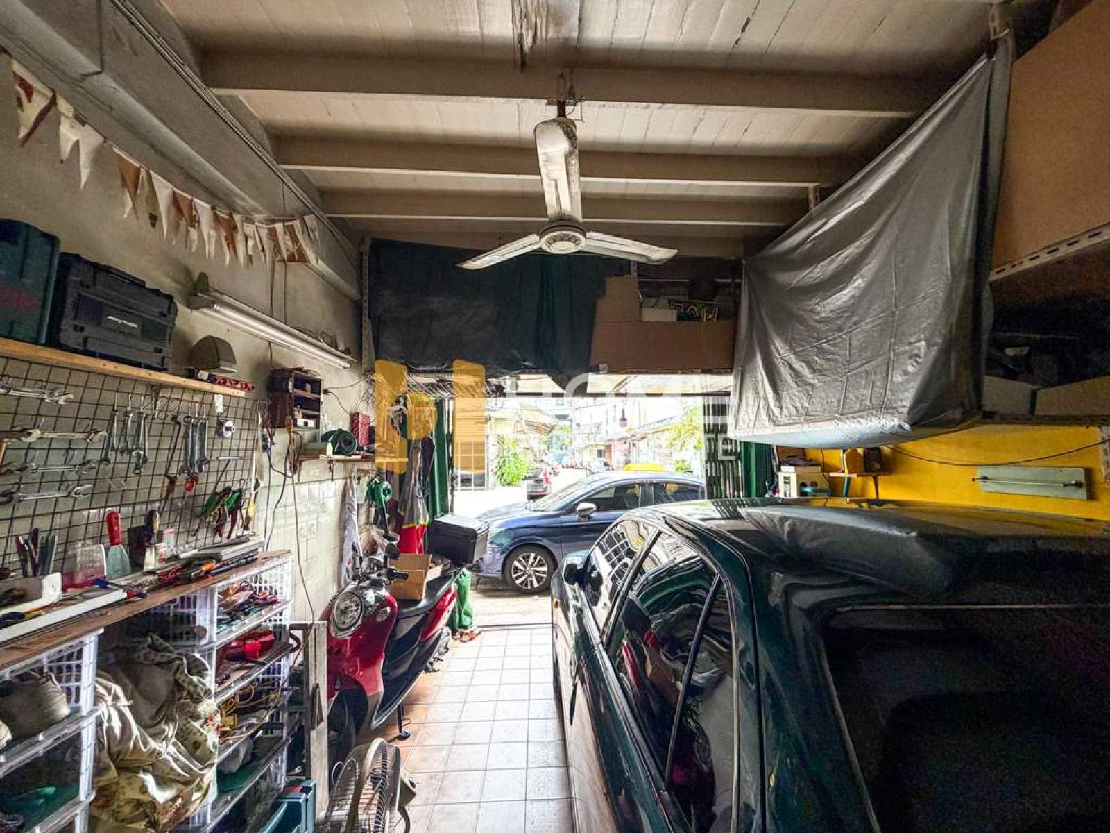 ตึกแถว ซอยสุขุมวิท 95/1 / 3 ชั้น (ขาย), Shophouse Sukhumvit Soi 95/1 / 3 Storey (FOR SALE) GNG230