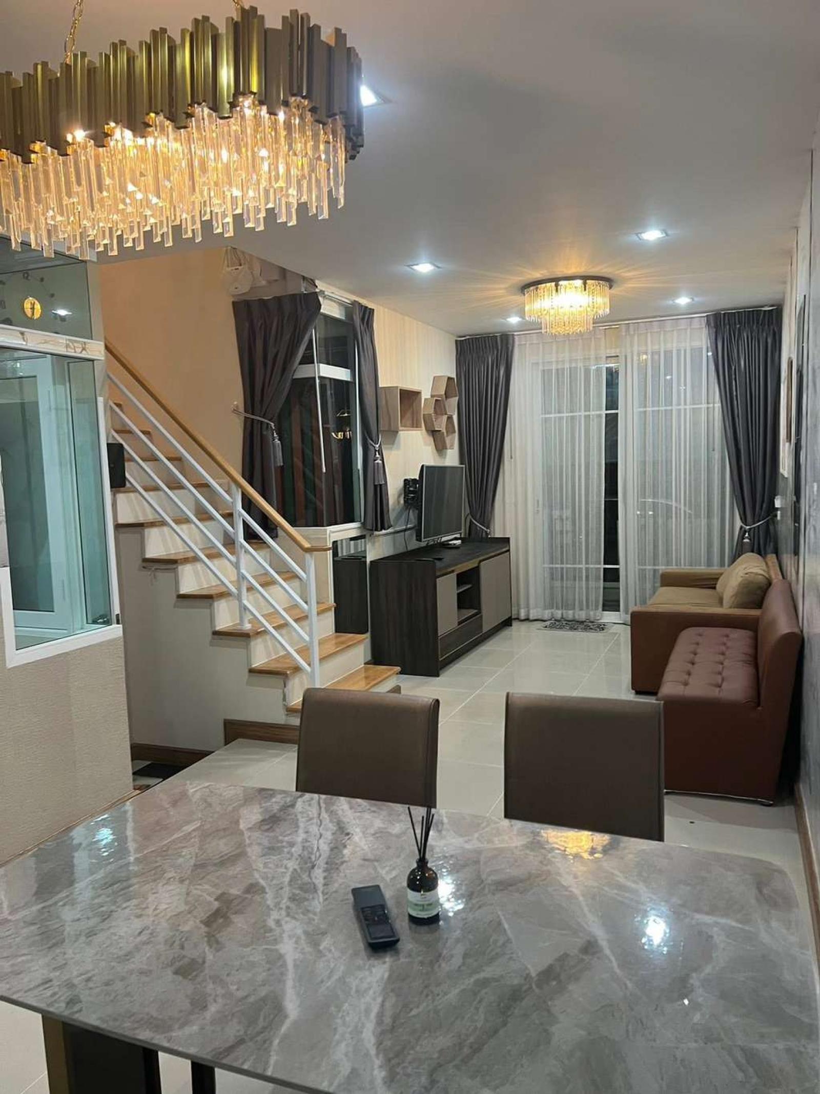 โกลเด้น ทาวน์ สุขุมวิท - สถานีรถไฟฟ้าแบริ่ง / 3 ห้องนอน (ให้เช่า), Golden Town Sukhumvit - Bearing Station / 3 Bedrooms (FOR RENT) DA146