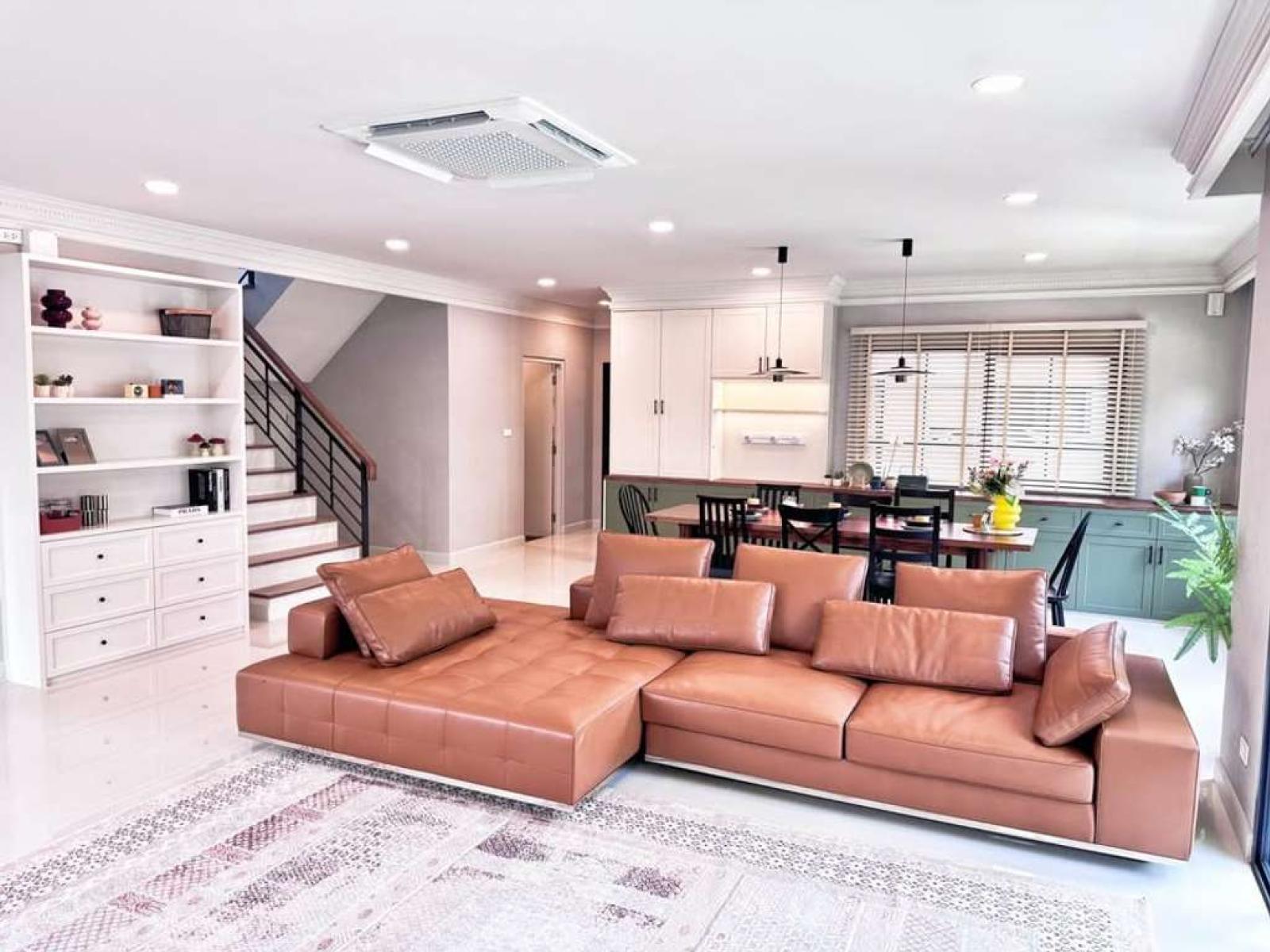 เซนโทร บางนา เฟส 2 / 4 ห้องนอน (ให้เช่า), Centro Bangna Phase 2 / 4 Bedrooms (FOR RENT) DA130