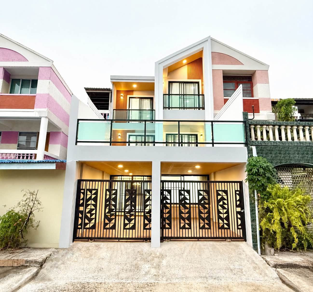 ทาวน์โฮม 3 ชั้น ซอย เพชรเกษม 68 / 5 ห้องนอน (ขาย), 3-story townhome, Soi Phetkasem 68 / 5 Bedrooms (FOR SALE) BALL440