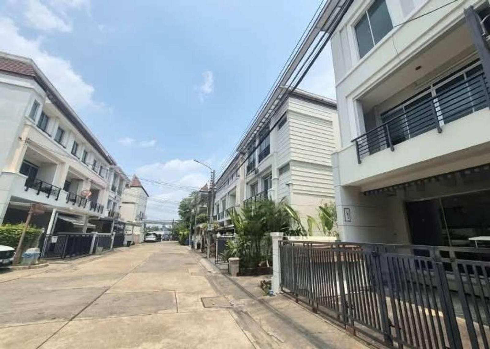 บ้านกลางเมือง เดอะรอยัล โมนาโค ศรีนครินทร์ - พัฒนาการ / 3 ห้องนอน (ขาย), Baan Klang Meuang The Royal Monaco Srinakarin - Pattanakarn / 3 Bedrooms (FOR SALE) GNG226