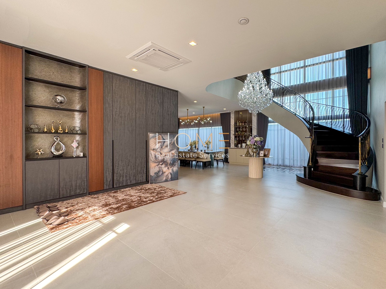 บ้านเดี่ยว แกรนด์ บางกอก บูเลอวาร์ด กรุงเทพกรีฑา / 5 ห้องนอน (เช่า), Grand Bangkok Boulevard Krungthepkreetha / Detached House 5 Bedrooms (FOR RENT) BZD122