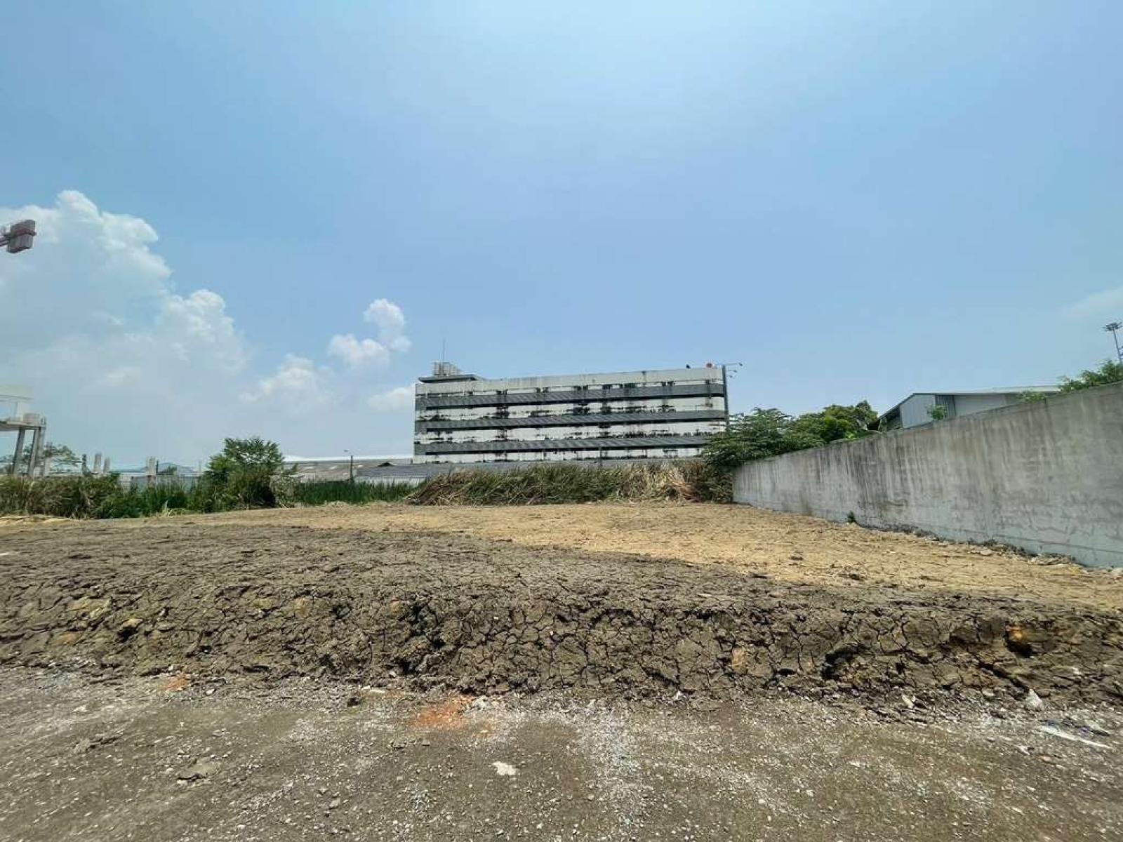 ที่ดินติดถนนคู่ขนานกาญจนาภิเษก ประเวศ 110 ตารางวา / 110 ตร.วา (ขาย), Land plot adjacent to Kanchanaphisek Expressway, Prawet, 110 square wah. / 110 Square Wa (FOR SALE) DA154