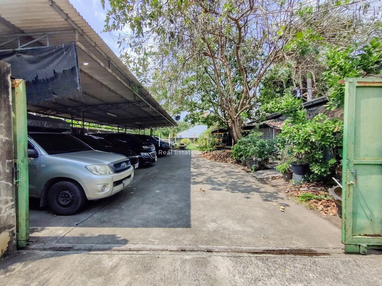 ที่ดินพร้อมสิ่งปลูกสร้างสุขุมวิท 77 ซอยอ่อนนุช 14 (ขาย), Land with buildings in Sukhumvit 77 Soi On Nut 14 (FOR SALE) PALM671