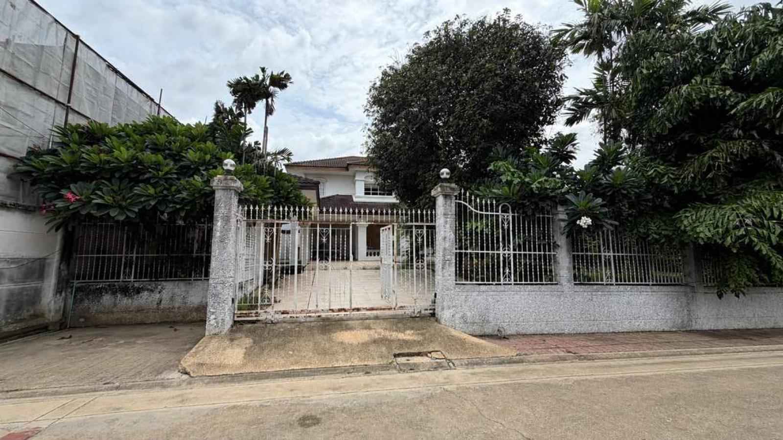 ลดาวัลย์ - ศรีนครินทร์ / 4 ห้องนอน (ขาย), Ladawan - Srinakarin / 4 Bedrooms (FOR SALE) DA225