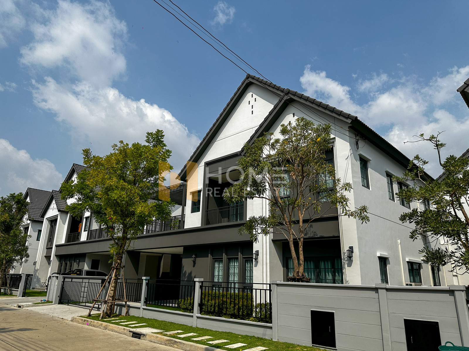 เซนโทร บางนา เฟส 2 / 4 ห้องนอน (ขาย), Centro Bangna Phase 2 / 4 Bedrooms (FOR SALE) DA179