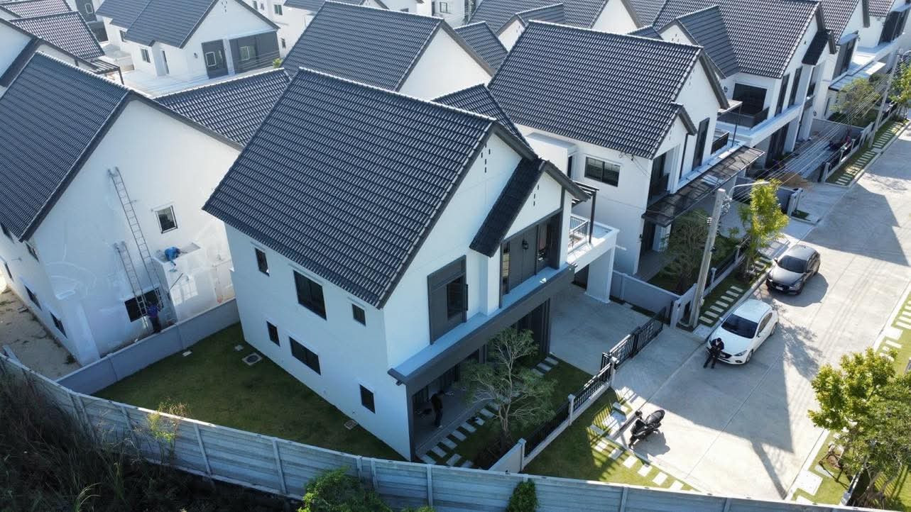 เซนโทร บางนา เฟส 2 / 4 ห้องนอน (ขายพร้อมผู้เช่า), Centro Bangna Phase 2 / 4 Bedrooms (SALE WITH TENANT)  DA176