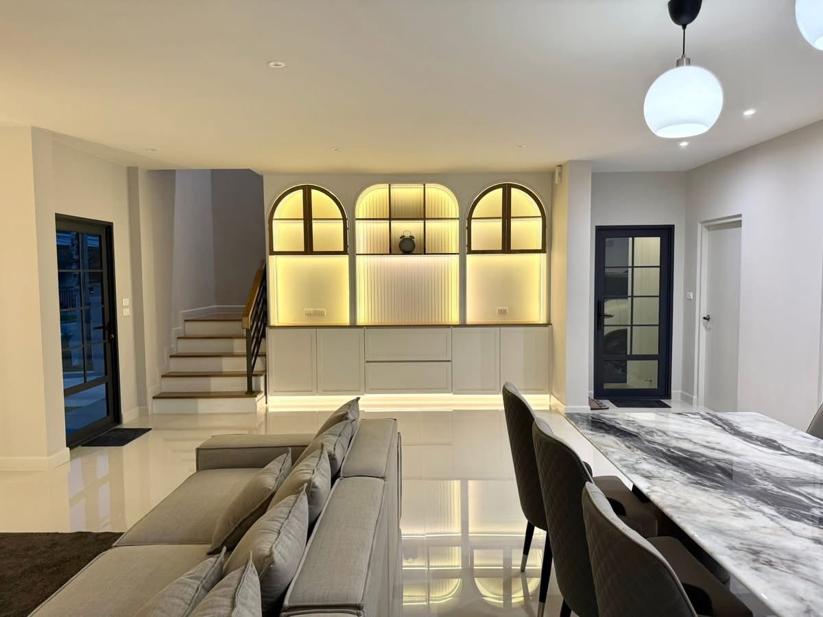 เซนโทร บางนา เฟส 2 / 4 ห้องนอน (เช่า), Centro Bangna Phase 2 / 4 Bedrooms (FOR RENT) DA206