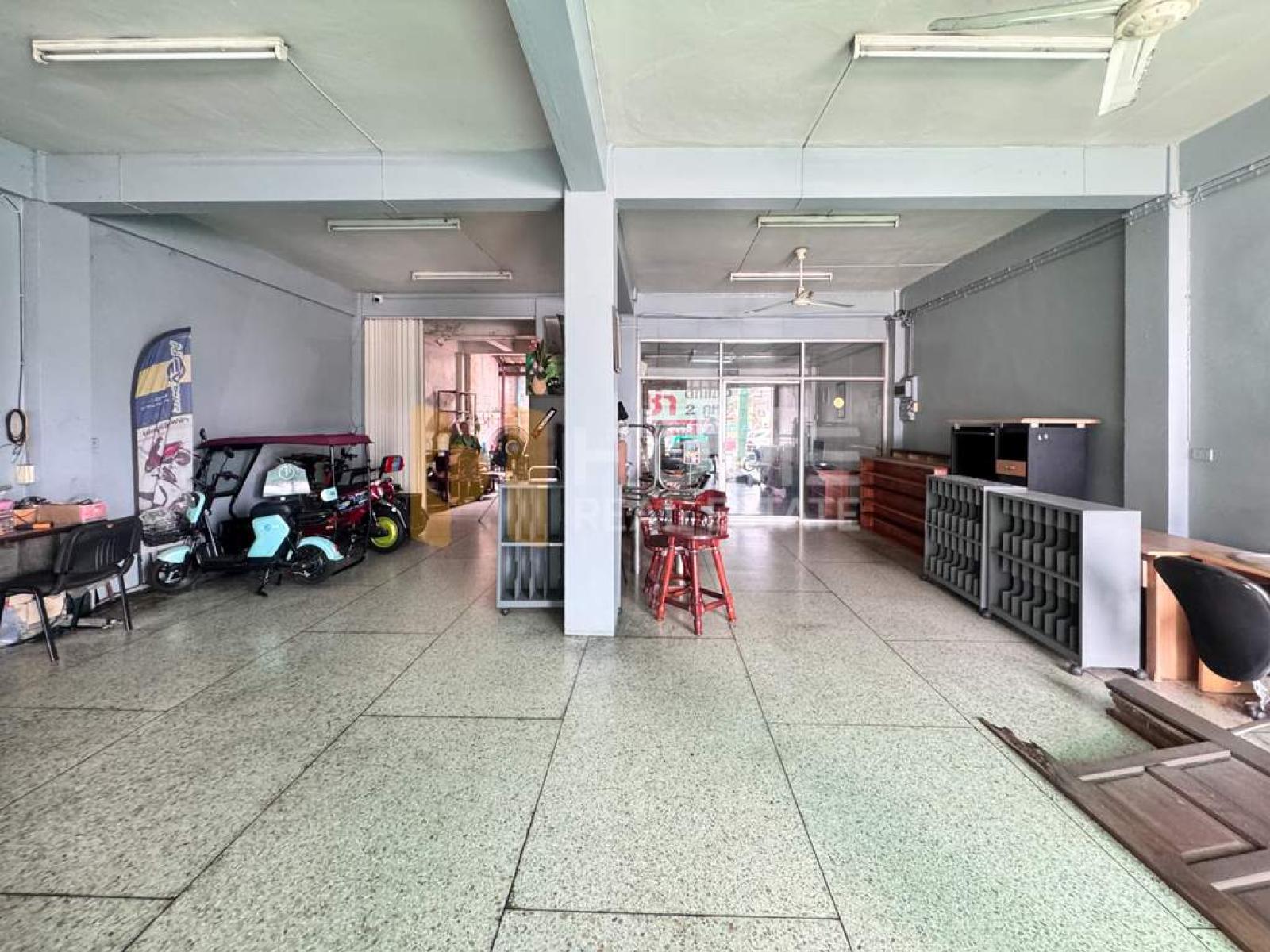 อาคารพาณิชย์ 2 คูหา แปซิฟิค ศรีราชา / 3 ชั้น (ให้เช่า), Two adjoining commercial buildings, Pacific Sriracha / 3 Storey (FOR RENT) YEAN254