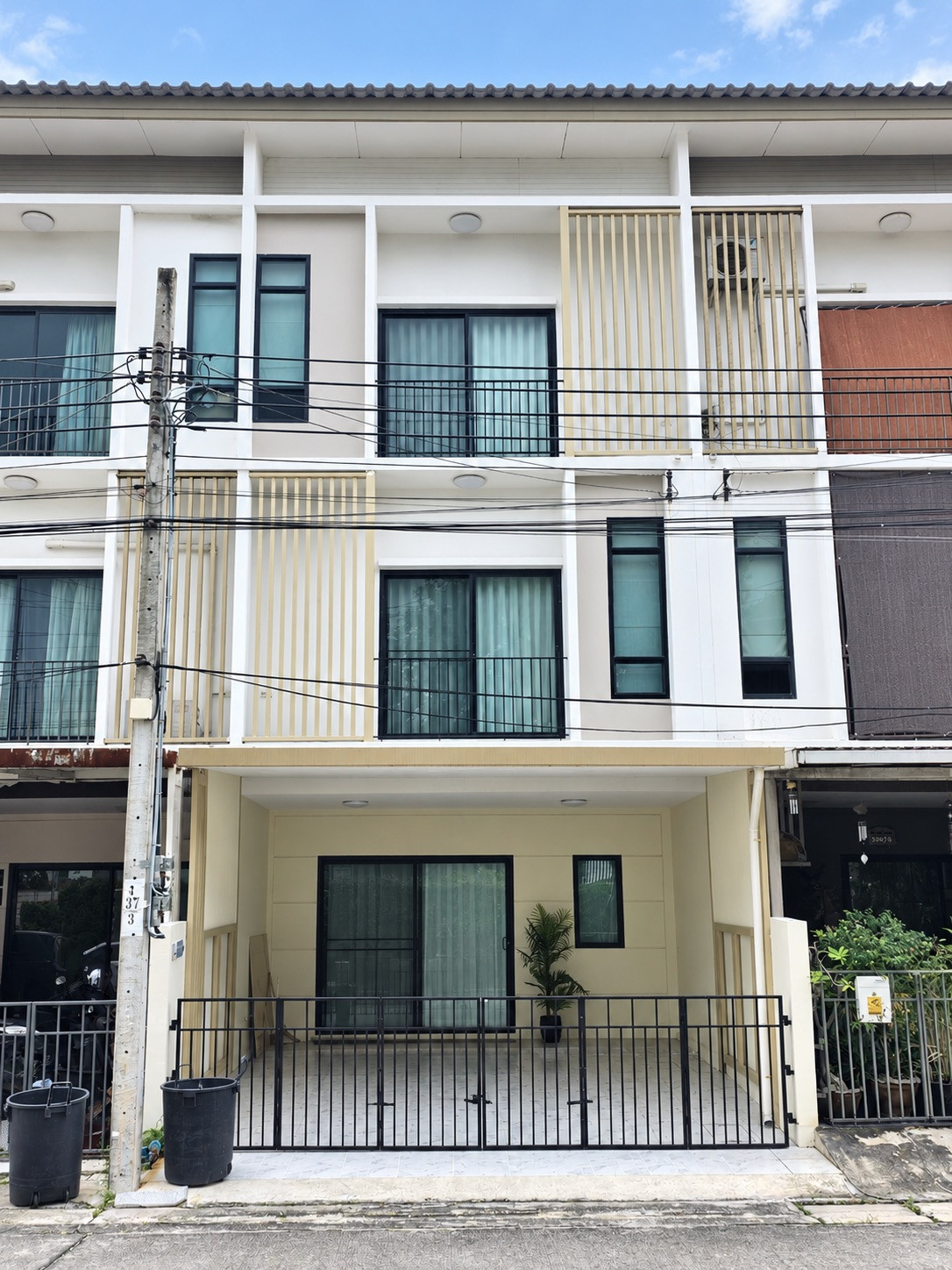 พาทิโอ ศรีนครินทร์ - พระราม 9 / 4 ห้องนอน (ขาย), Patio Srinakarin - Rama 9 / 4 Bedrooms (FOR SALE) BZD276