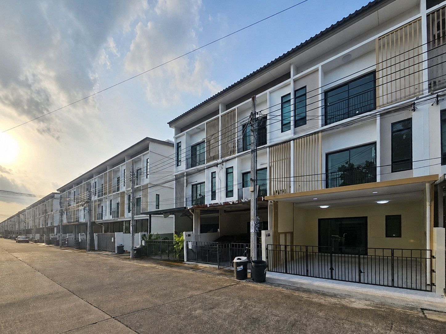 พาทิโอ ศรีนครินทร์ - พระราม 9 / 4 ห้องนอน (ขาย), Patio Srinakarin - Rama 9 / 4 Bedrooms (FOR SALE) BZD276
