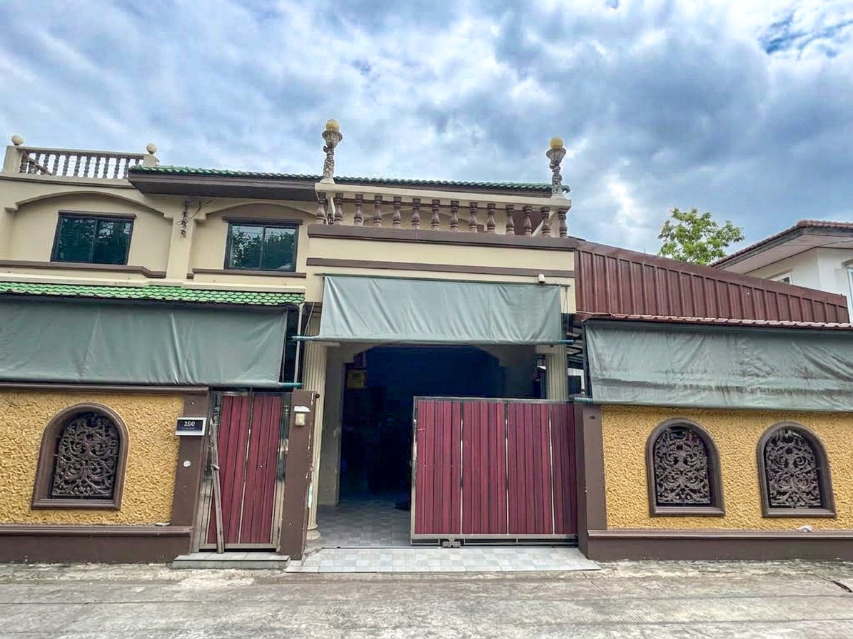 บ้านเดี่ยว หมู่บ้านรังสิยา ซอยอุดมสุข 58 / 4 ห้องนอน (ขาย), Detached house Rangsiya Village, Soi Udomsuk 58 / 4 Bedrooms (FOR SALE) GNG256