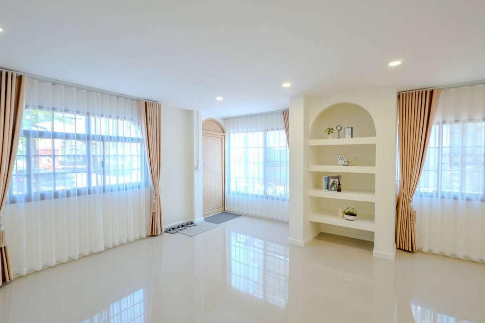 บ้านกลางเมือง พระราม 9 ซอย 43 / 4 ห้องนอน (ขาย), Baan Klang Muang Rama 9 Soi 43 / 4 Bedrooms (FOR SALE) BZD277