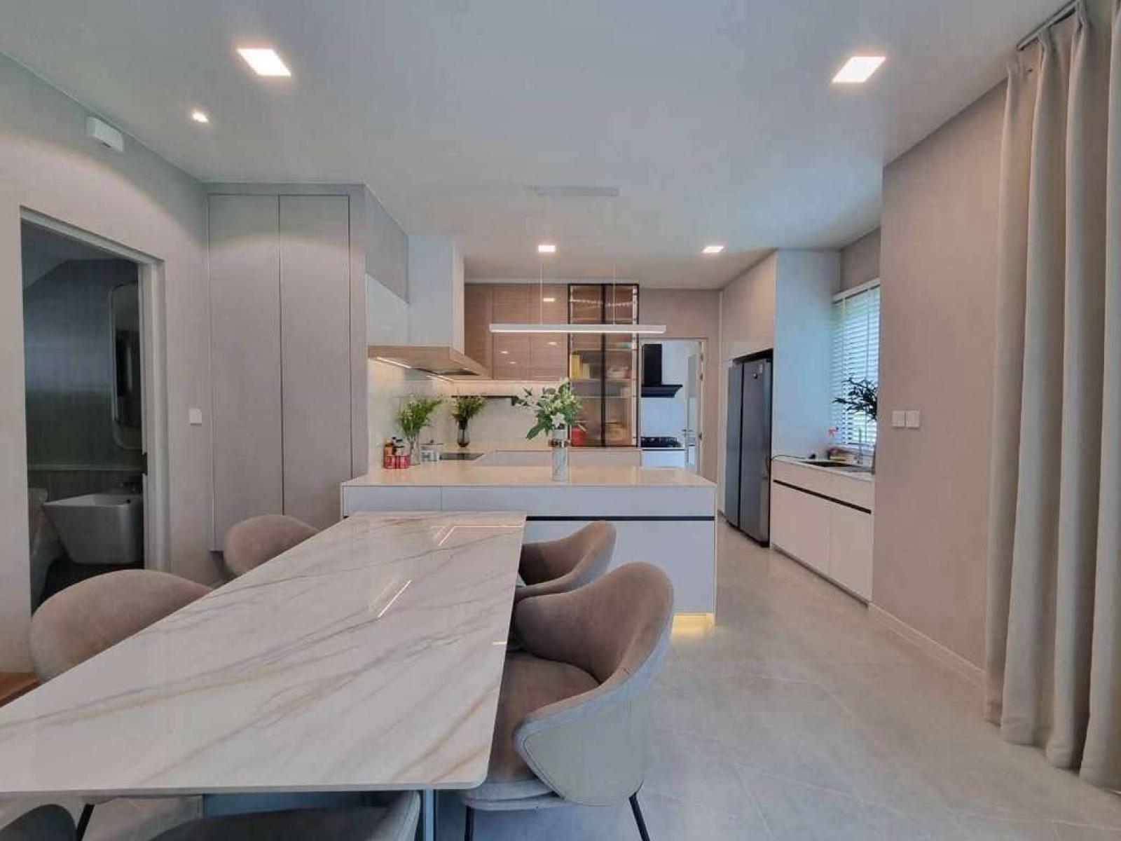 มัณฑนา บางนา กม.15 / 4 ห้องนอน (ให้เช่า), MANTANA Bangna km 15 / 4 Bedrooms (FOR RENT) DA252