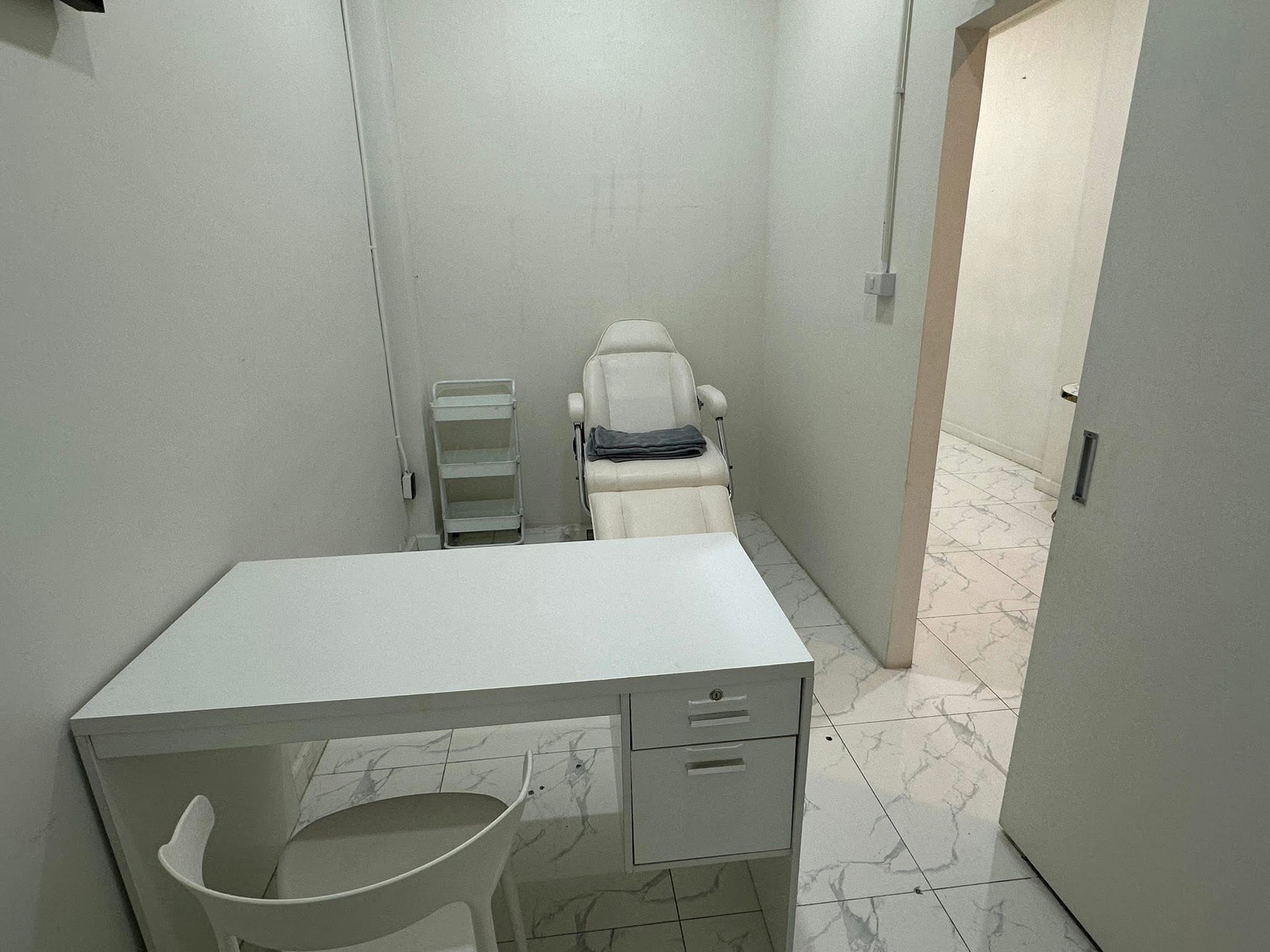 คลินิกความงาม สปาเวลเนส / 4 ชั้น (ขาย), Beauty clinic, spa and wellness. / 4 Storey (FOR SALE) FAIR169