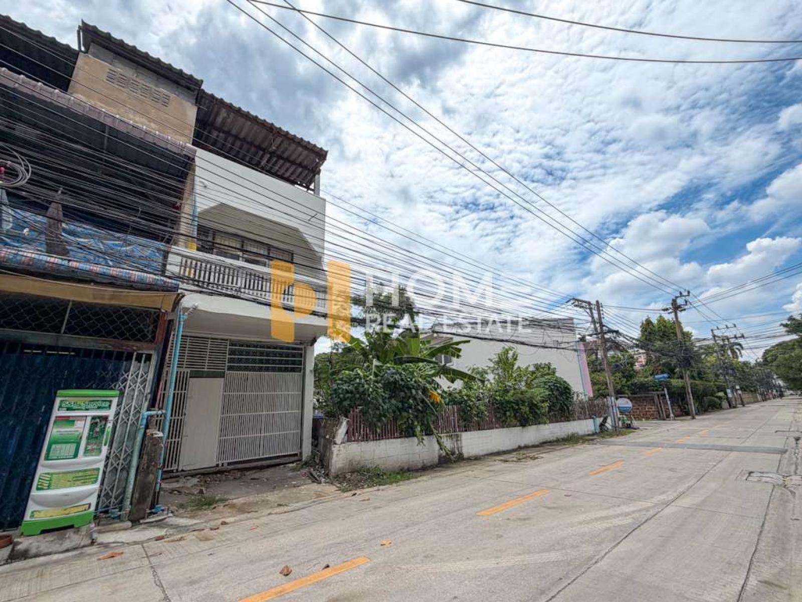 อาคารพาณิชย์ ซอยปรีดีพนมยงค์  42 / 2 ชั้น (ขาย), Commercial building, Soi Pridi Phanomyong 42 / 2 Storey (FOR SALE) GNG262