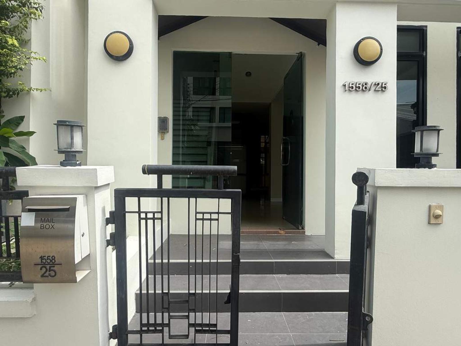 บ้านกลางกรุง ออฟฟิศ พาร์ค บางนา / 4 ห้องนอน (ขาย), Baan Klang Krung Office Park Bangna / 4 Bedrooms (FOR SALE) DA238