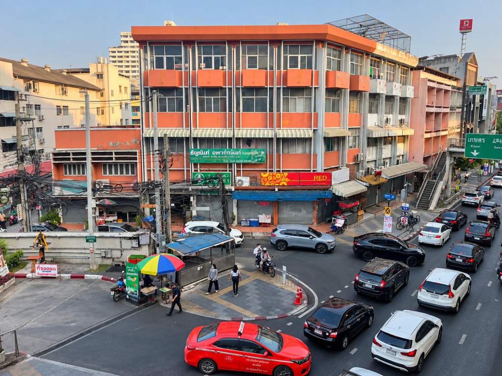 ที่ดินพร้อมสิ่งปลูกสร้าง ปากซอย พหลโยธิน 35 ใกล้เมเจอร์รัชโยธิน / 206 ตร.วา (ขาย), Land with buildings for sale at the entrance of Soi Phahonyothin 35, near Major Ratchayothin. / 206 Square Wa (FOR SALE) PALR021