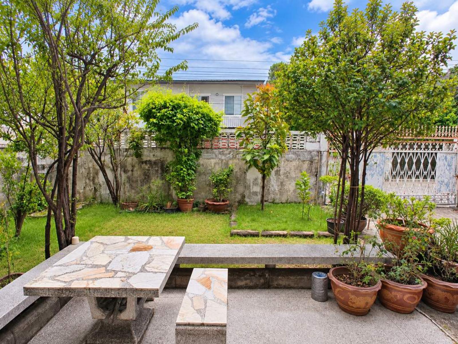 บ้านเดี่ยวนอกโครงการ โชคชัย 4 ซอย 46 / 2 ห้องนอน (ขาย), Single house outside a housing project, Chokchai 4 Soi 46. / 2 Bedrooms (FOR SALE) PALR039