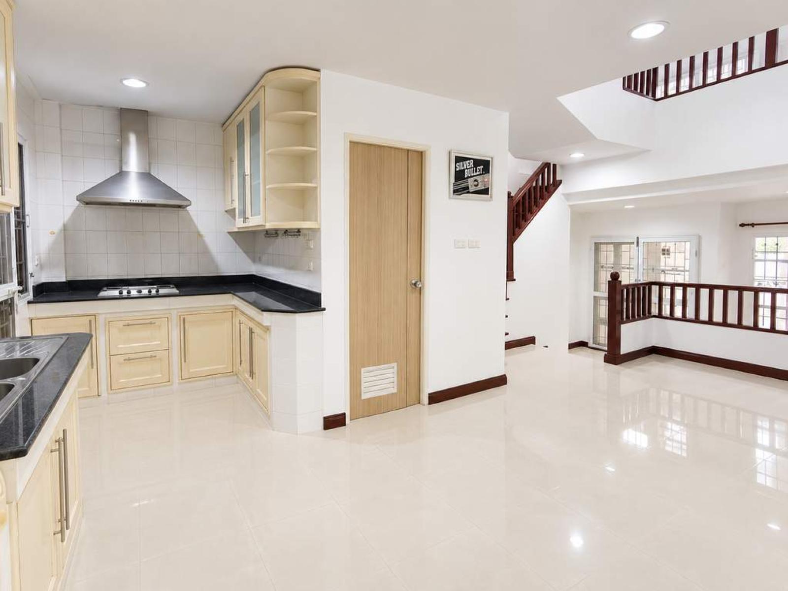ทาวน์โฮม ในซอย บางมดแลนด์–ถนนประชาชื่น (เลียบคลองประปา) / 3 ห้องนอน (ขาย), Townhouse in Bang Mod Land alley – Prachachuen Road (along the water canal) / 3 Bedrooms (FOR SALE) PALR029