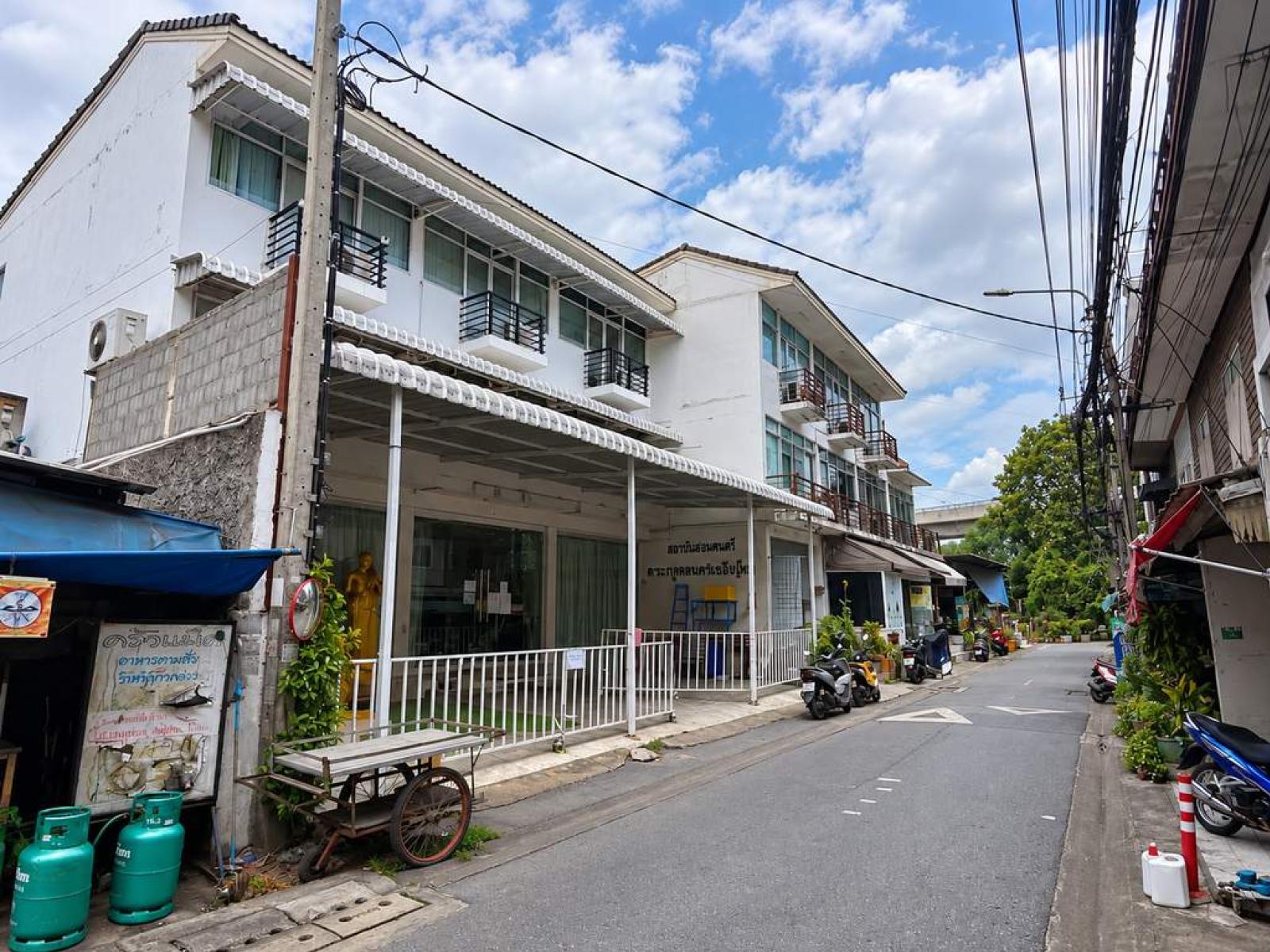 อาคารพาณิชย์  5 คูหา / 3 ชั้น (ขาย), 5 commercial buildings / 3 Storey (FOR SALE) PALR041