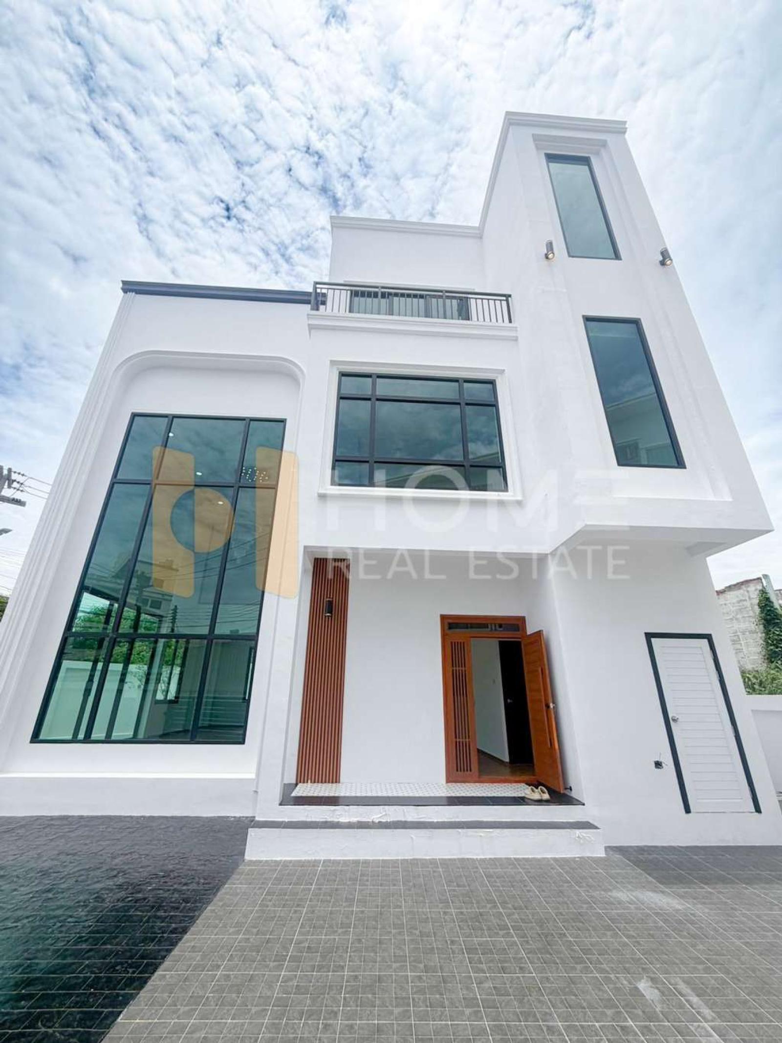 บ้านสร้างใหม่หลังมุม สไตล์โดดเด่น 🏡 บ้านเดี่ยว 3 ชั้น เมืองชลบุรี ชลบุรี / 4 ห้องนอน (ขาย), 3-story detached house, Chonburi City, Chonburi / 4 Bedrooms (FOR SALE) NANN050