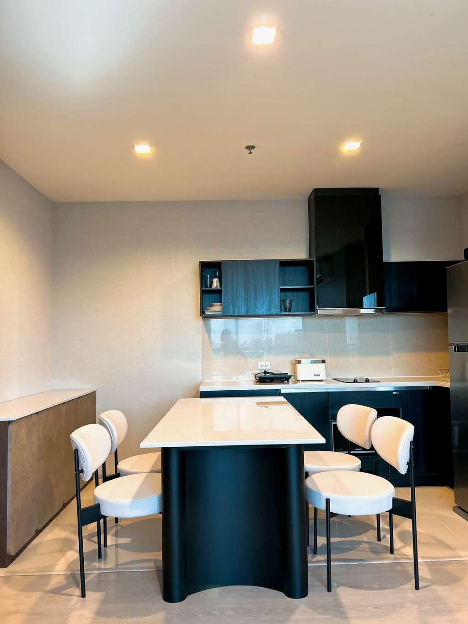 Rhythm Sukhumvit 44/1 / 2 Bedrooms (SALE WITH TENANT), ริทึ่ม สุขุมวิท 44/1 / 2 ห้องนอน (ขายพร้อมผู้เช่า) AA688