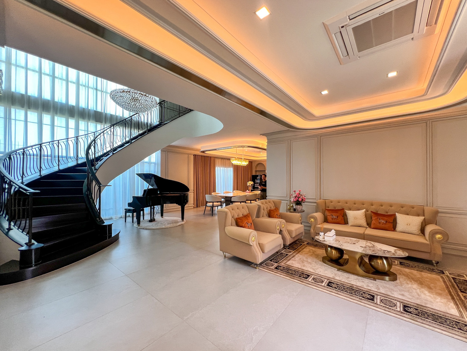 แกรนด์ บางกอก บูเลอวาร์ด กรุงเทพกรีฑา / 5 ห้องนอน (เช่า), Grand Bangkok Boulevard Krungthepkreetha / 5 Bedrooms (FOR RENT) BZD168