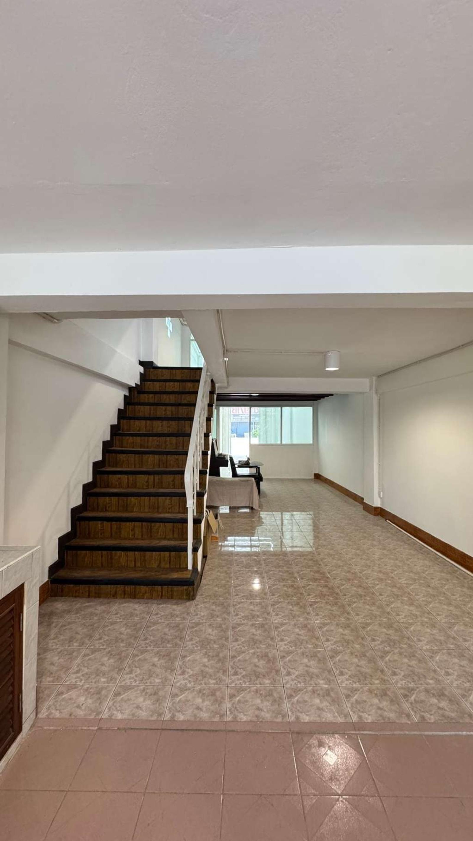 อาคารพาณิชย์ ติดถนนใหญ่พัฒนาการ / 4 ชั้น (ให้เช่า), Commercial building on Phatthanakan Road / 4 Storey (FOR RENT) FAS115