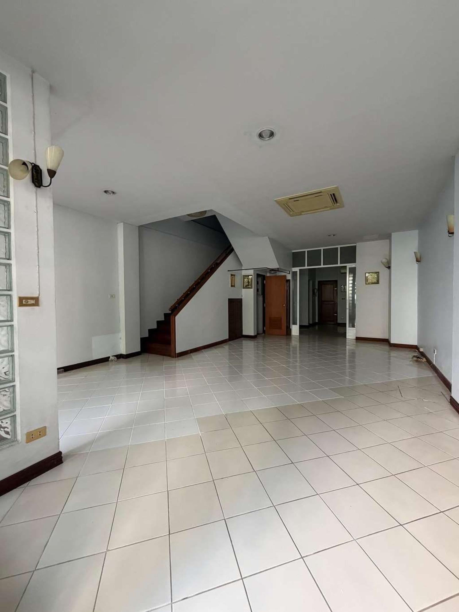 ทาวน์โฮม ซอยทองหล่อ 7 (เช่า 2 หลัง) / 12 ห้องนอน (ให้เช่า), Townhouses for rent in Soi Thonglor 7 (2 units) / 12 Bedrooms (FOR RENT) GNG330